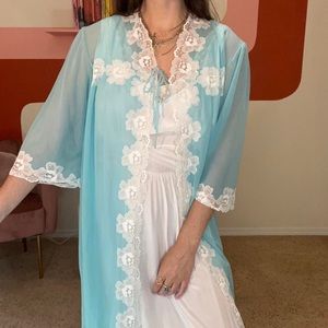 1960’s European vintage sheer and lace robe 🦋